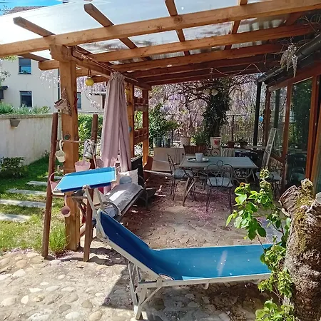 Quarto em Acomodações Particulares Rose 40m2 With Terrace 25m2 , Outdoor Cooking In Greeny Area For 4 Person *